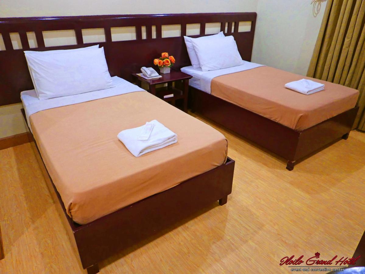 Iloilo Grand Hotel Esterno foto