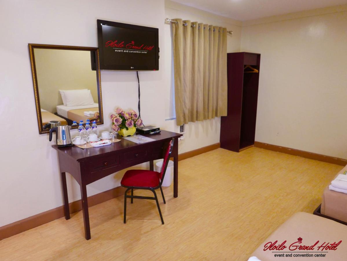 Iloilo Grand Hotel Esterno foto