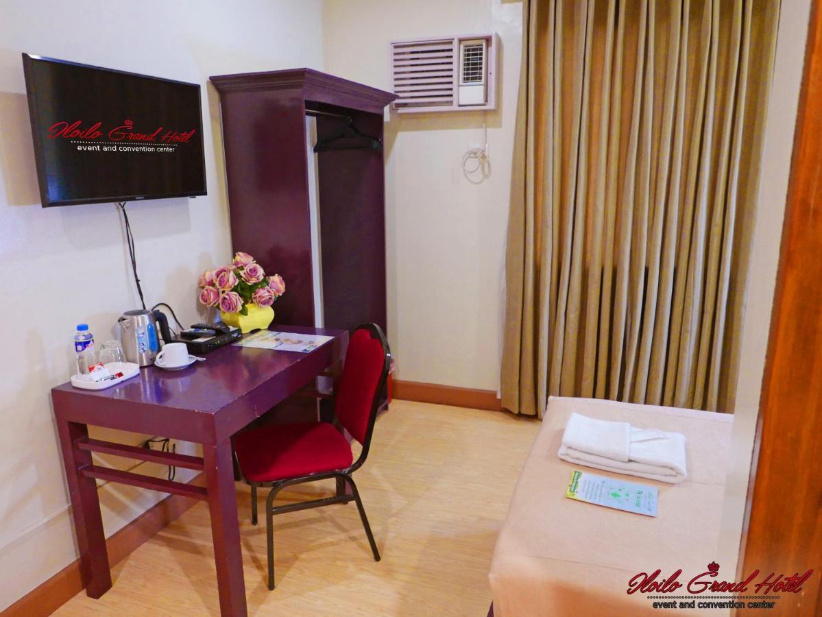 Iloilo Grand Hotel Esterno foto