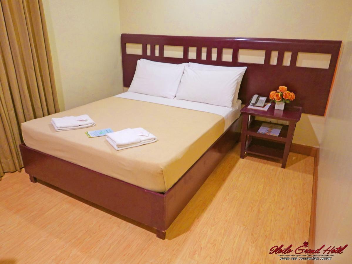Iloilo Grand Hotel Esterno foto
