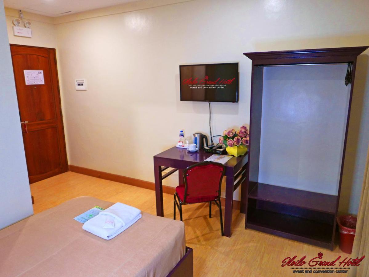 Iloilo Grand Hotel Esterno foto