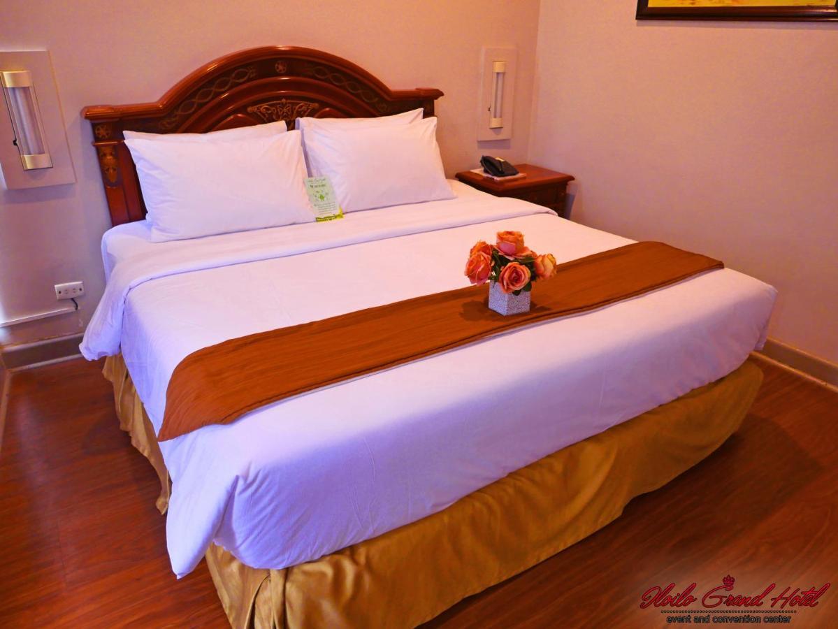 Iloilo Grand Hotel Esterno foto